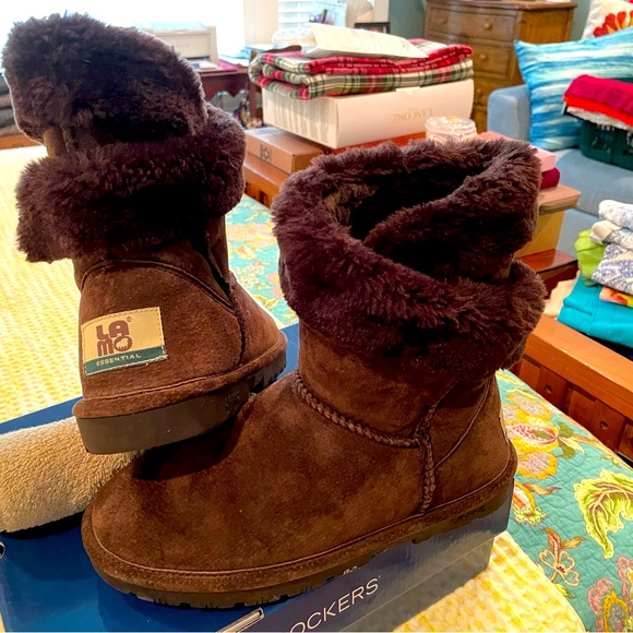 LAMO suede and Sherpa lined boots. - Picture 2 of 3